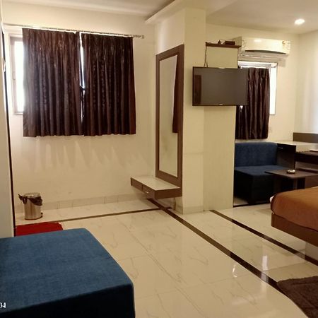 Hotel Saikripa Imperial Даман Екстериор снимка