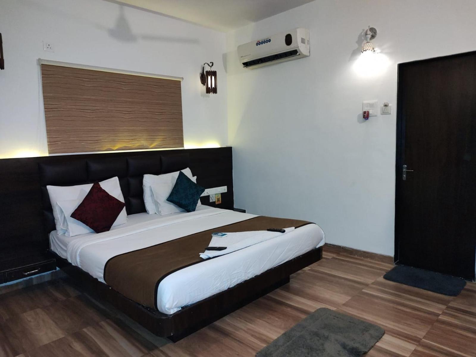 Hotel Saikripa Imperial Даман Екстериор снимка