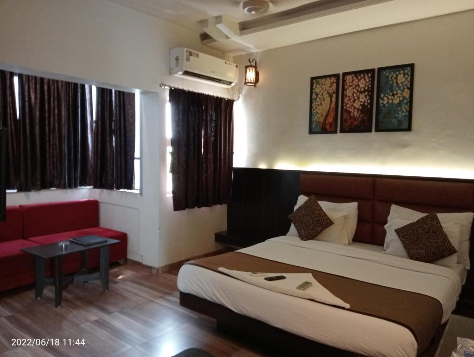 Hotel Saikripa Imperial Даман Екстериор снимка